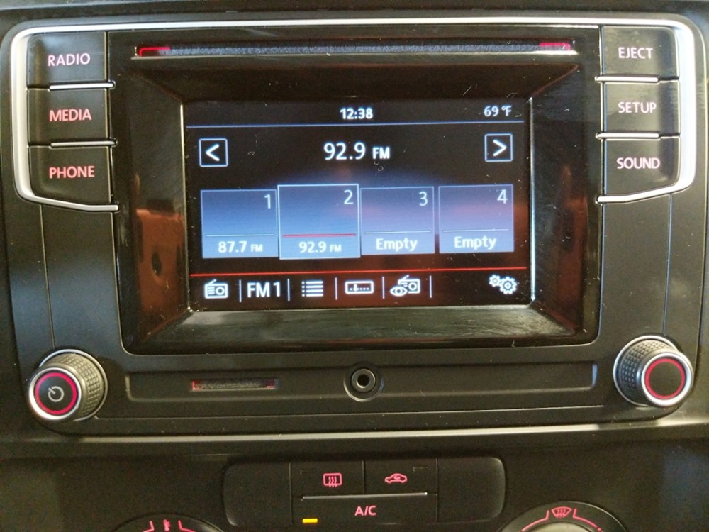 2017 Volkswagen Jetta - Stereo Package