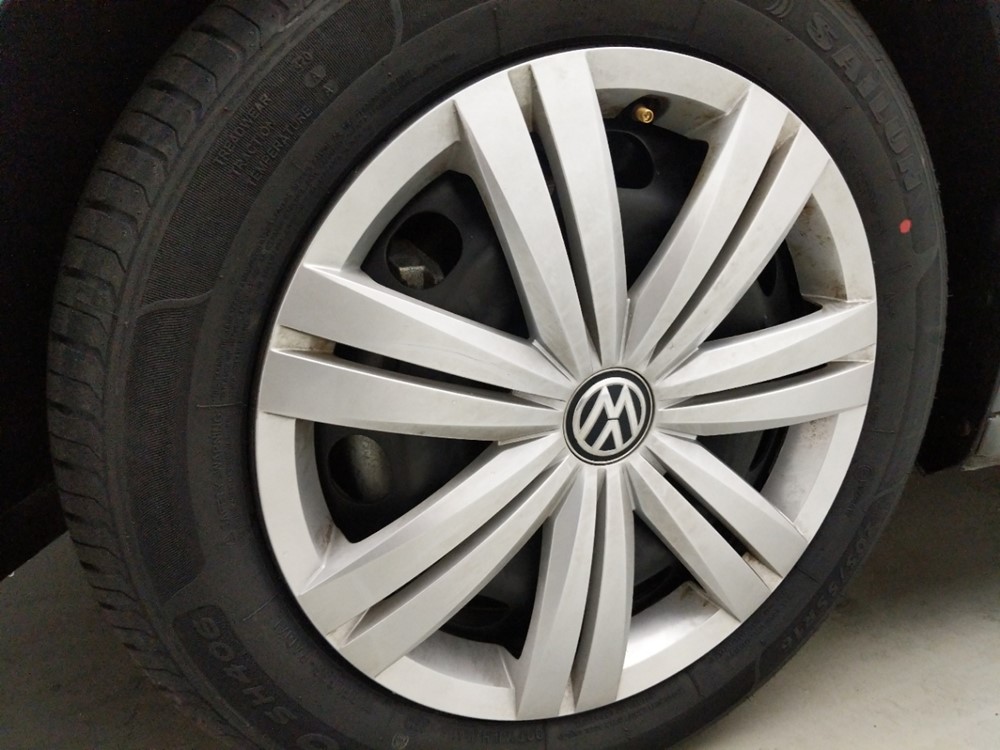 2017 Volkswagen Jetta - Wheel
