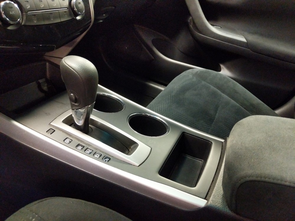 2015 Nissan Altima - Center Console/Cup Holders