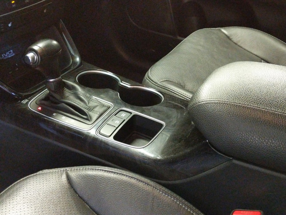 2014 Kia Sorento - Center Console/Cup Holders