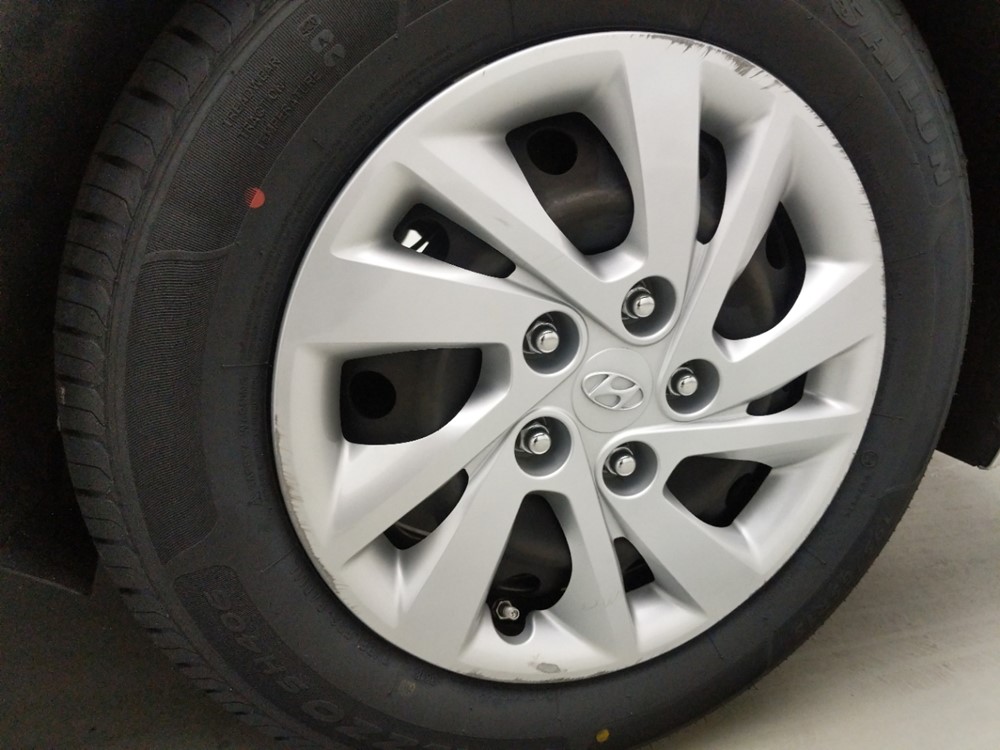2017 Hyundai Elantra - Wheel