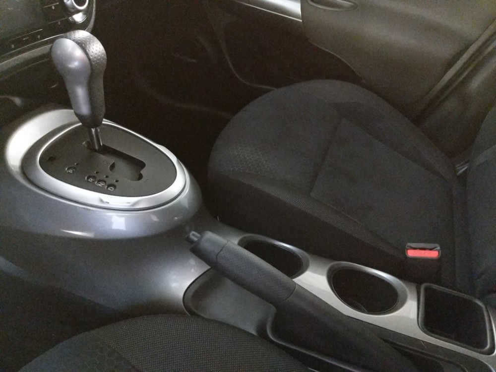 2014 Nissan JUKE - Center Console/Cup Holders