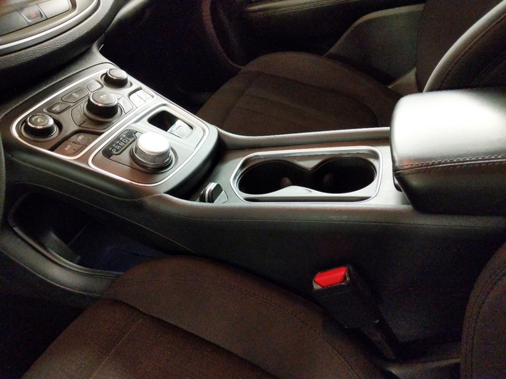 2015 Chrysler 200 - Center Console/Cup Holders
