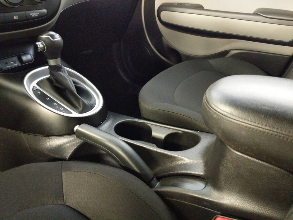 2016 Kia Soul - Center Console/Cup Holders