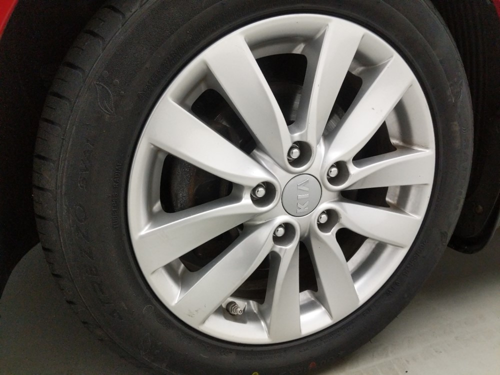 2016 Kia Forte - Wheel