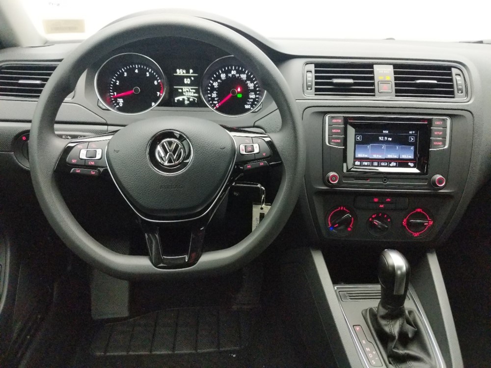 2016 Volkswagen Jetta - Driver Dash