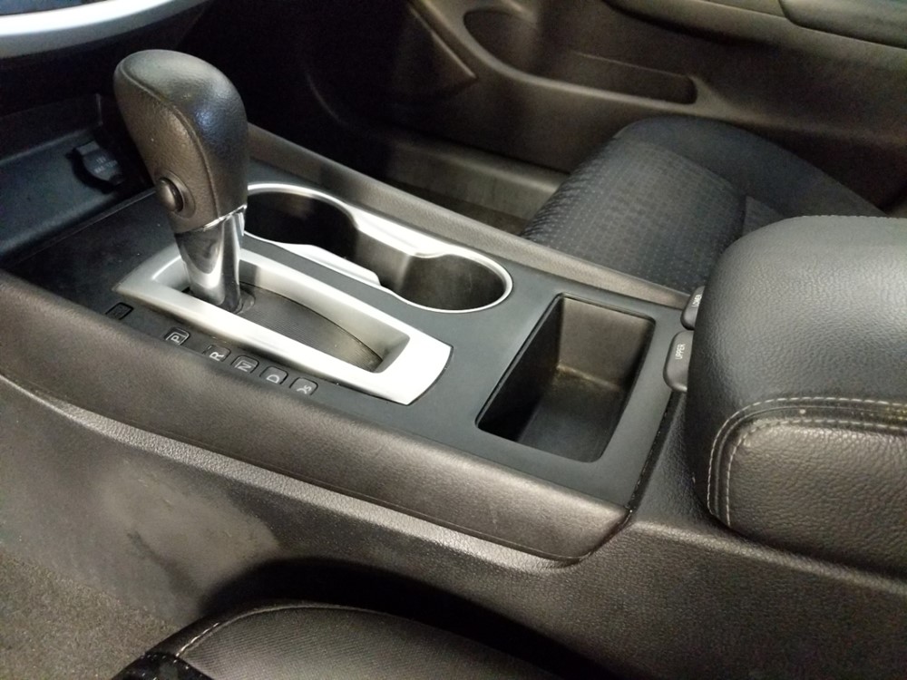 2017 Nissan Altima - Center Console/Cup Holders
