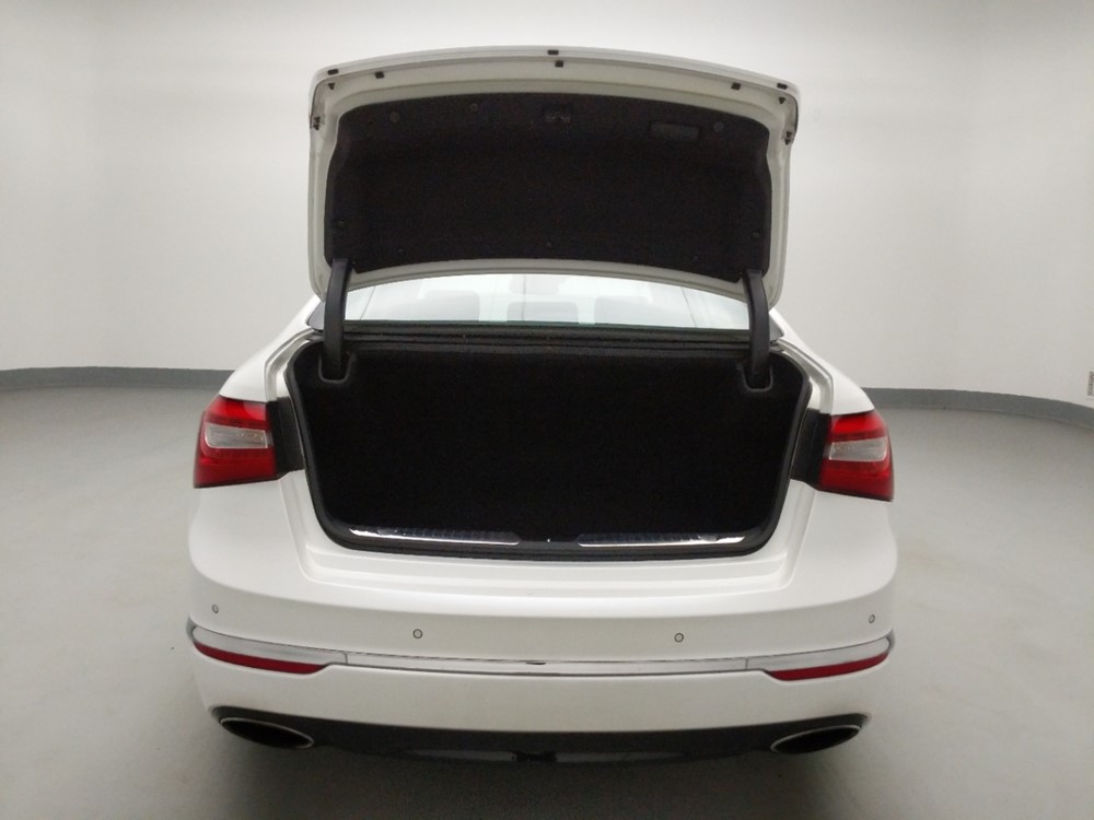 2015 Kia Cadenza - Trunk