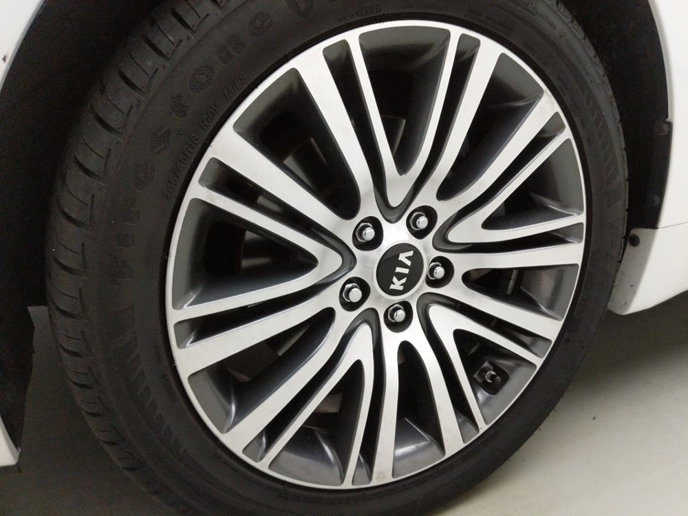 2015 Kia Cadenza - Wheel