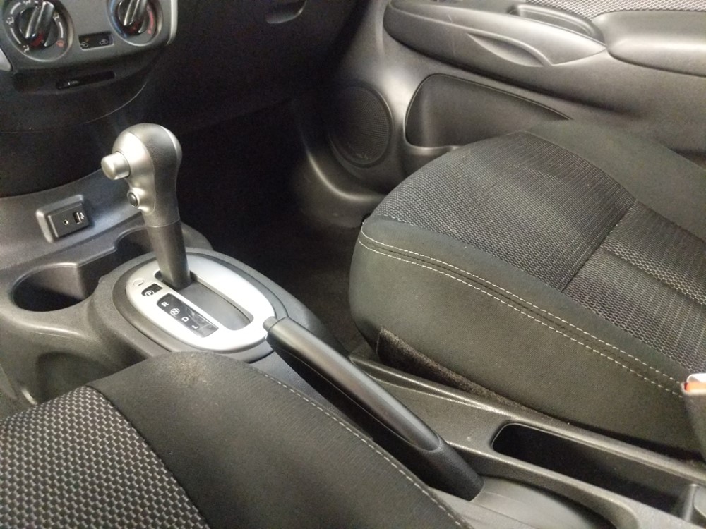 2017 Nissan Versa - Center Console/Cup Holders