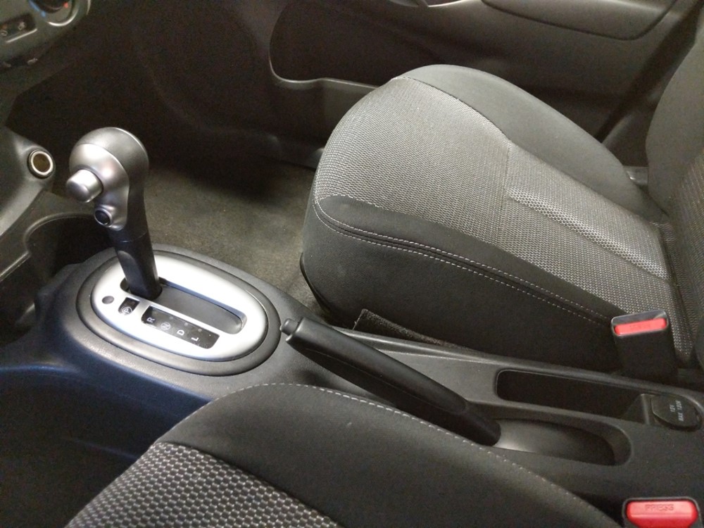 2017 Nissan Versa - Center Console/Cup Holders