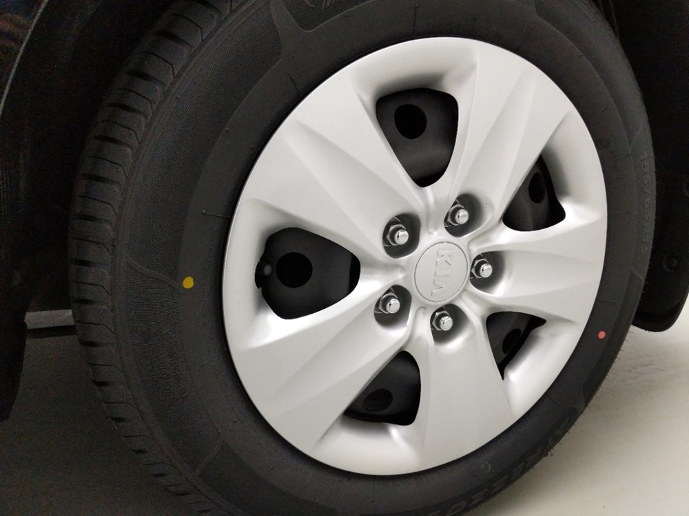 2017 Kia Forte - Wheel