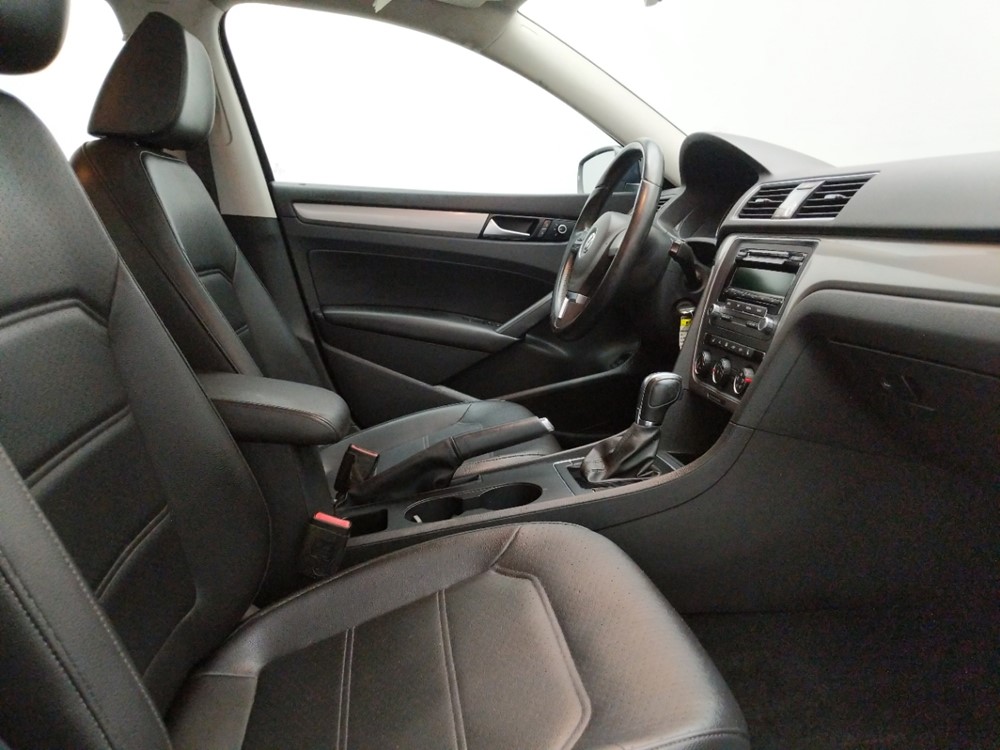 2015 Volkswagen Passat - Passenger Front Seat