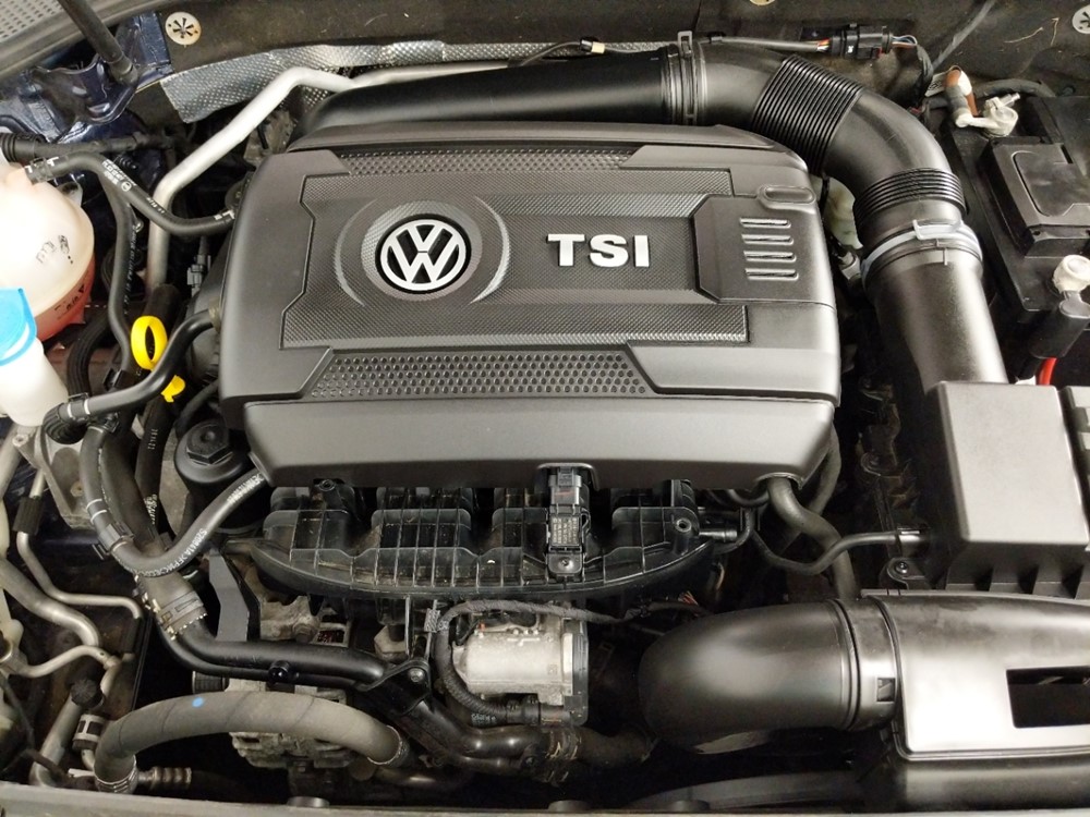 2015 Volkswagen Passat - Engine