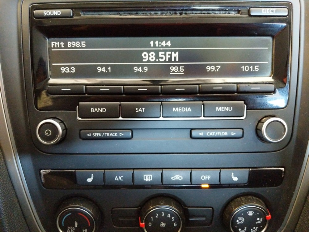 2015 Volkswagen Passat - Stereo Package