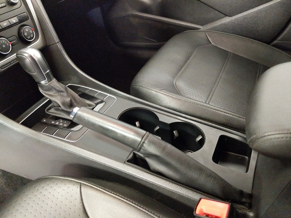 2015 Volkswagen Passat - Center Console/Cup Holders