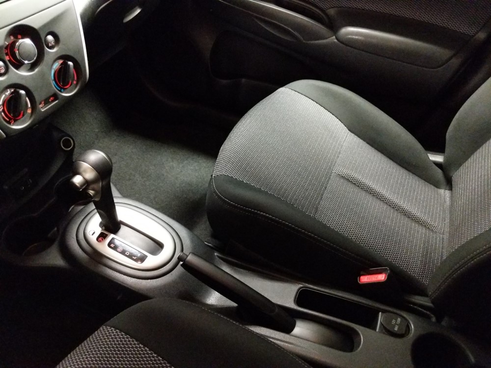 2017 Nissan Versa - Center Console/Cup Holders
