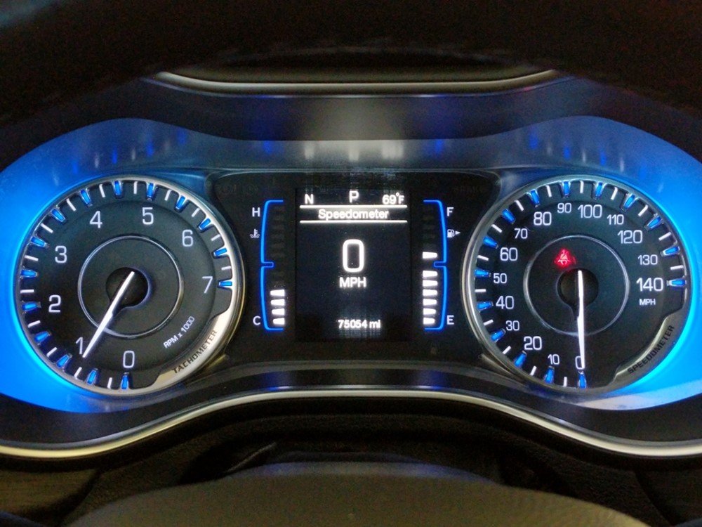 2015 Chrysler 200 - Odometer Close Up