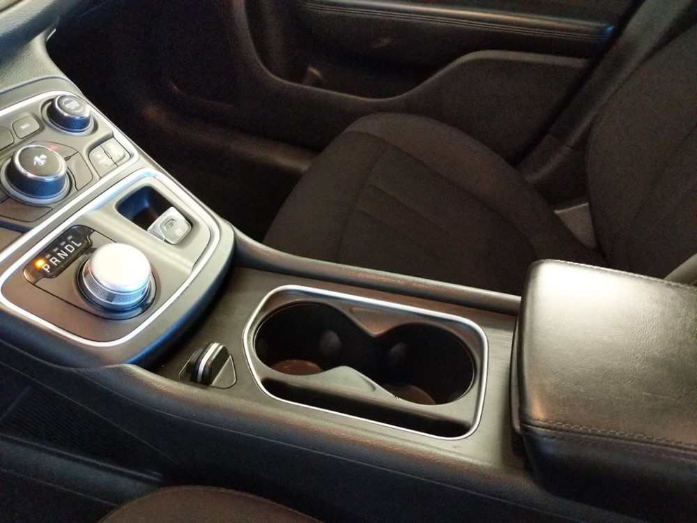 2015 Chrysler 200 - Center Console/Cup Holders