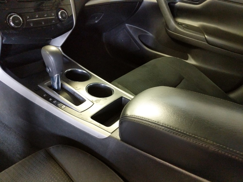 2015 Nissan Altima - Center Console/Cup Holders