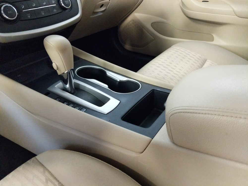 2017 Nissan Altima - Center Console/Cup Holders