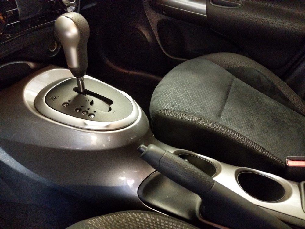 2012 Nissan JUKE - Center Console/Cup Holders
