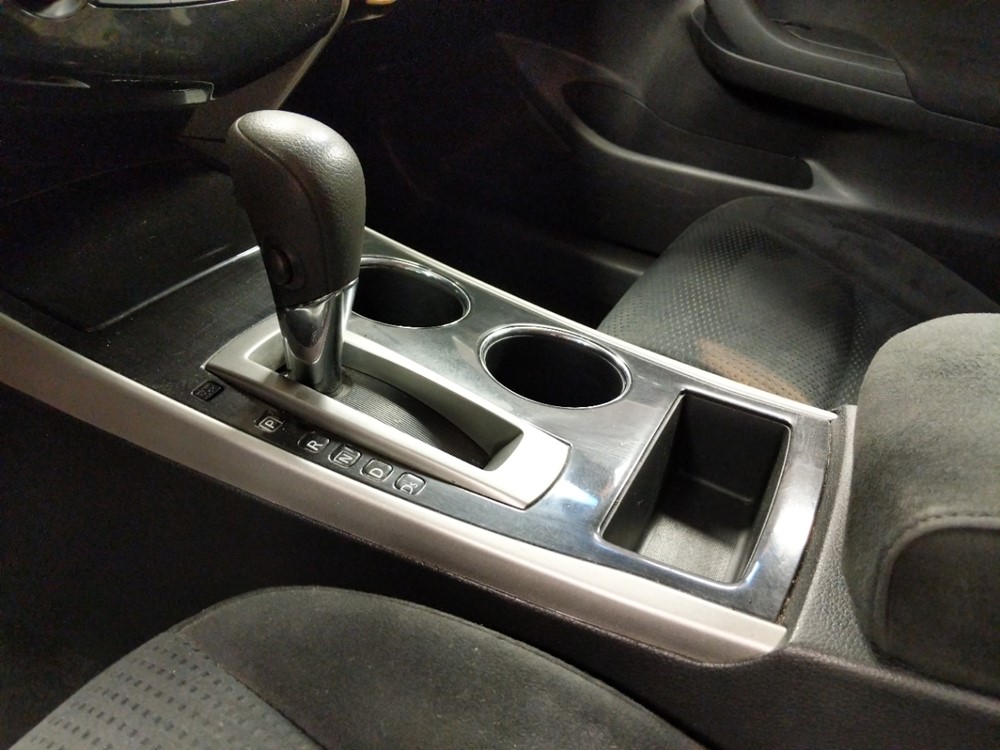 2014 Nissan Altima - Center Console/Cup Holders