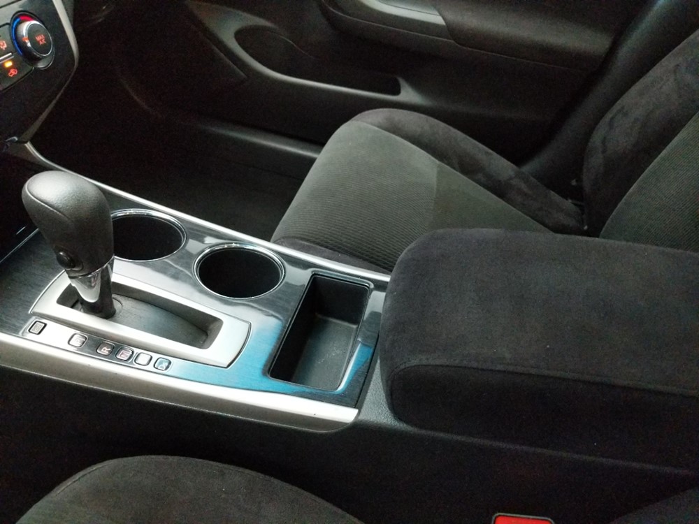 2013 Nissan Altima - Center Console/Cup Holders