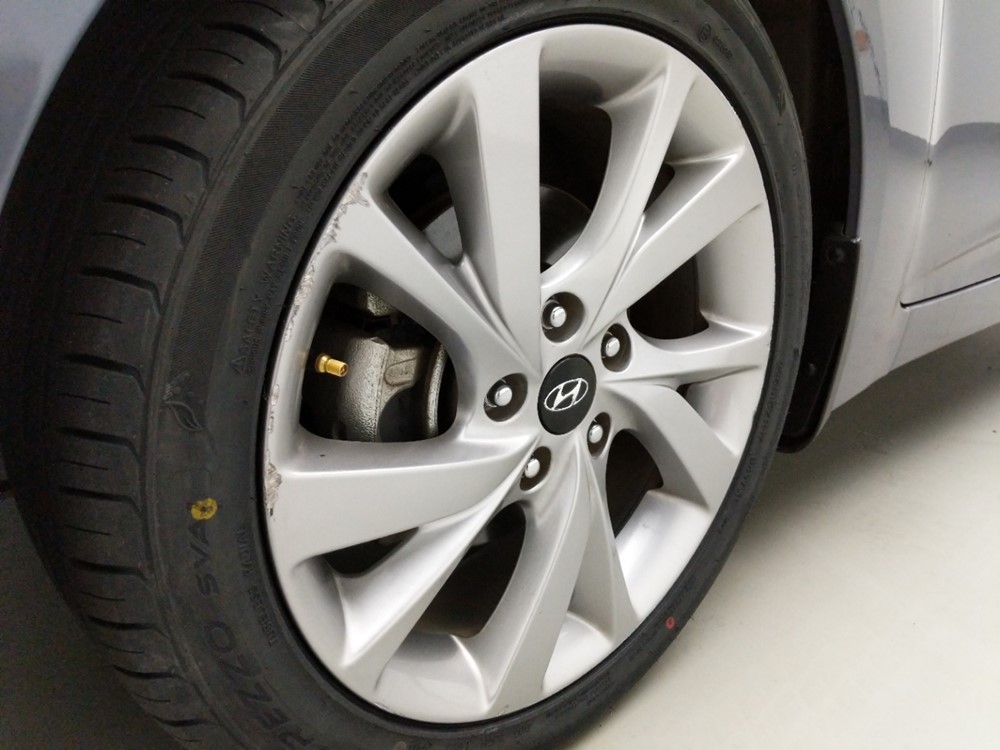 2017 Hyundai Veloster - Wheel