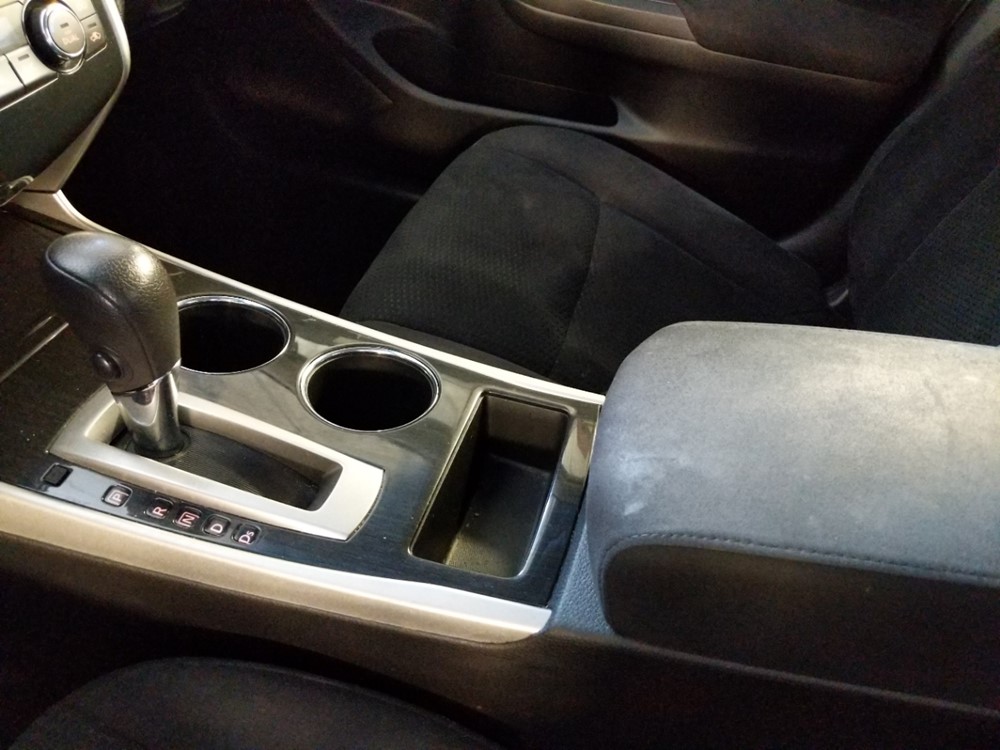 2014 Nissan Altima - Center Console/Cup Holders