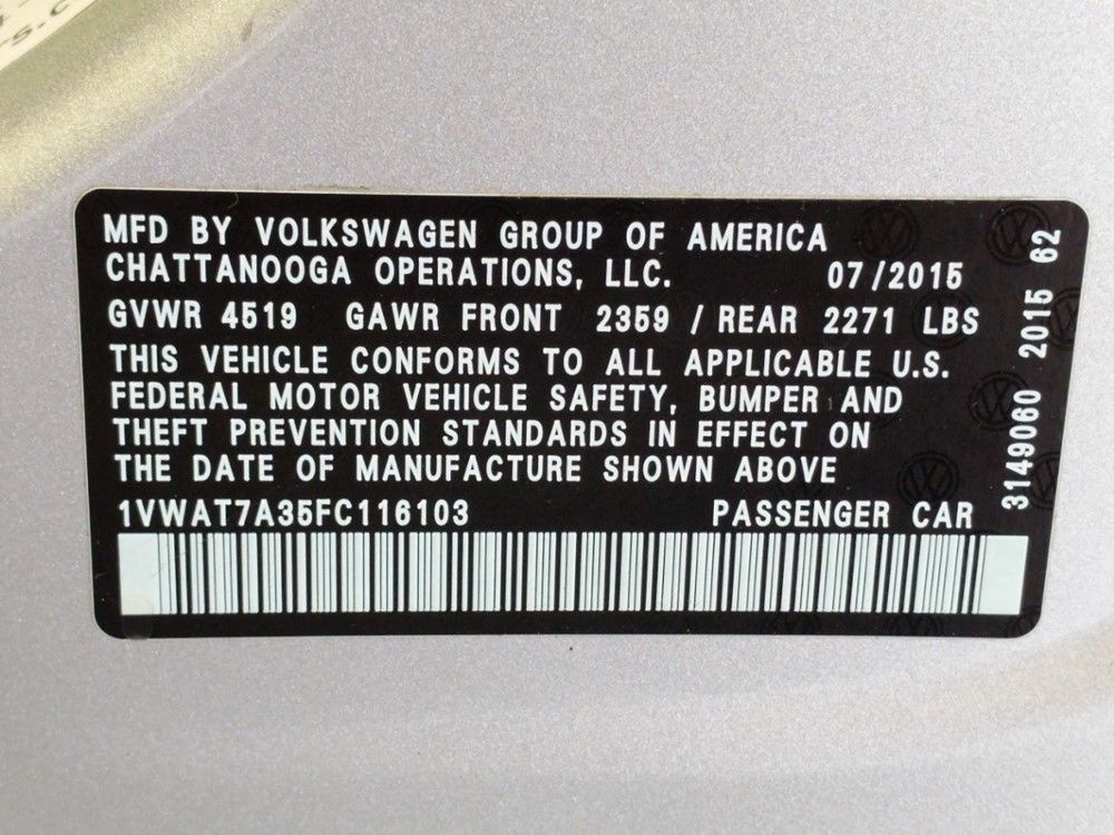2015 Volkswagen Passat - VIN Plate