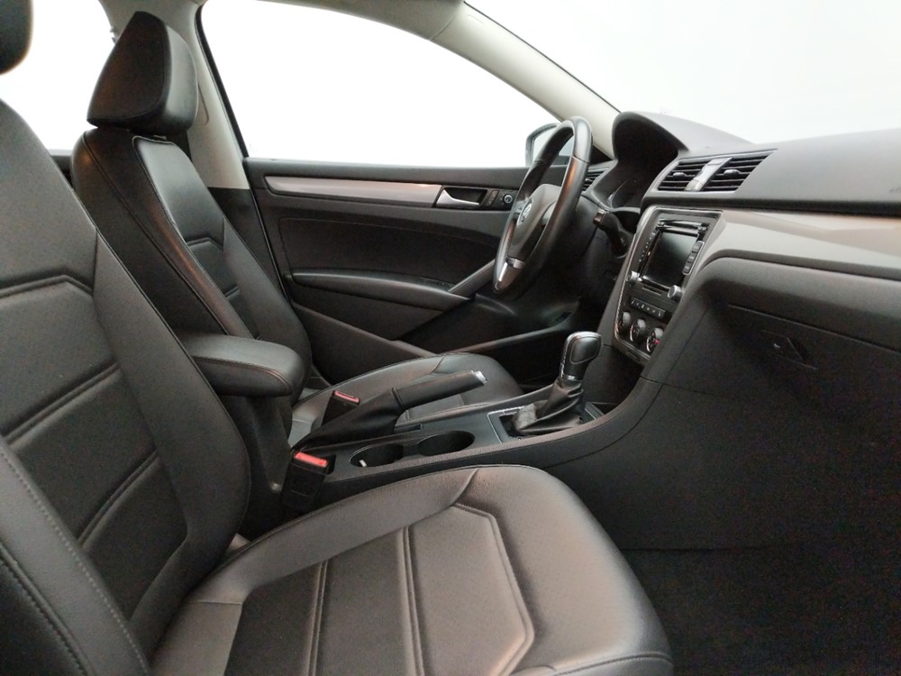 2015 Volkswagen Passat - Passenger Front Seat