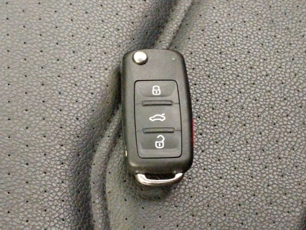 2015 Volkswagen Passat - Keys