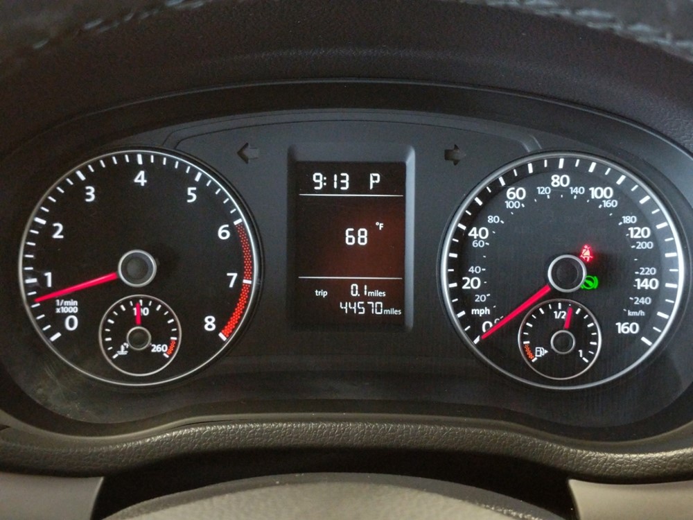 2015 Volkswagen Passat - Odometer Close Up