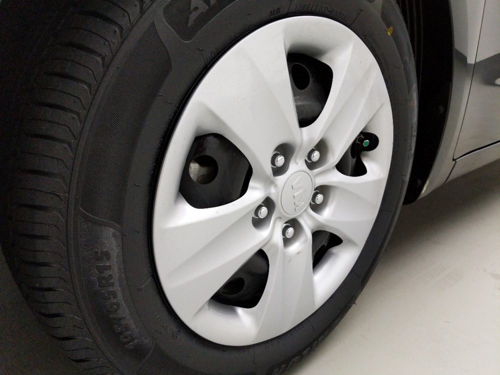 2017 Kia Forte - Wheel