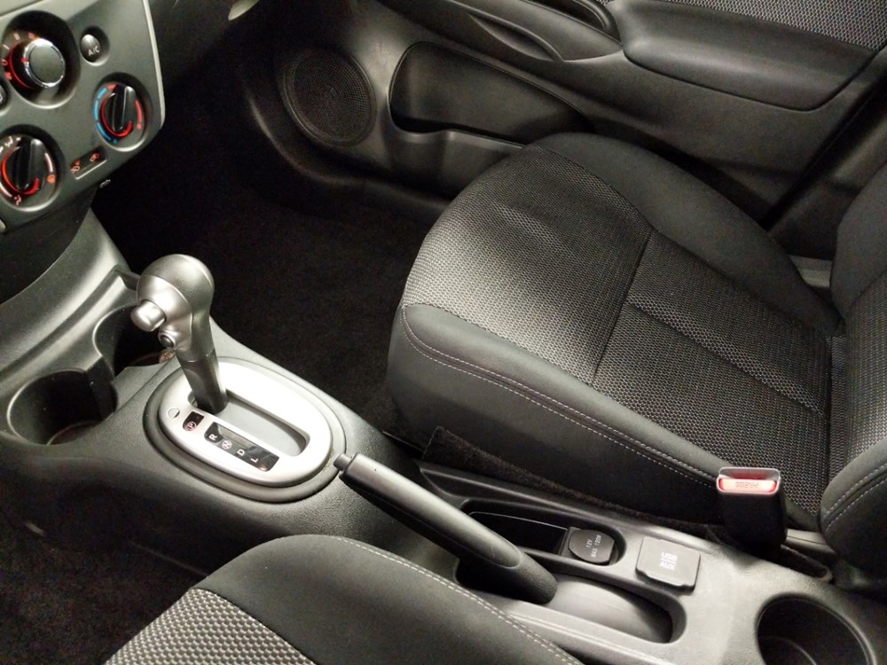2016 Nissan Versa - Center Console/Cup Holders