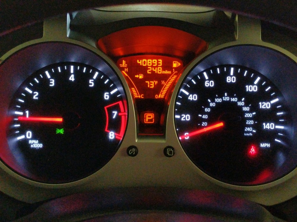 2015 Nissan JUKE - Odometer Close Up