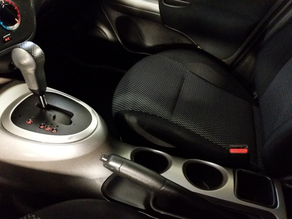 2015 Nissan JUKE - Center Console/Cup Holders