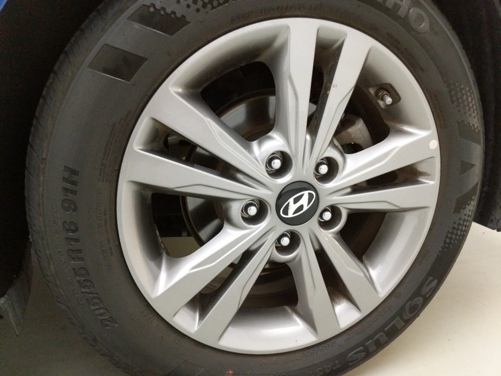 2018 Hyundai Elantra - Wheel