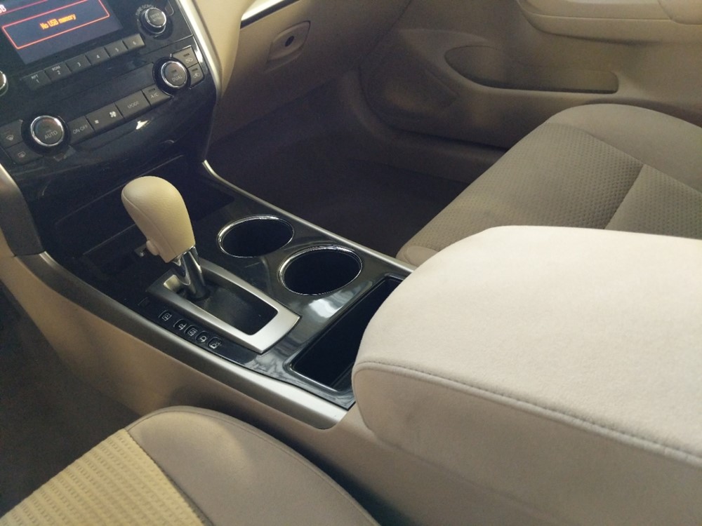 2014 Nissan Altima - Center Console/Cup Holders