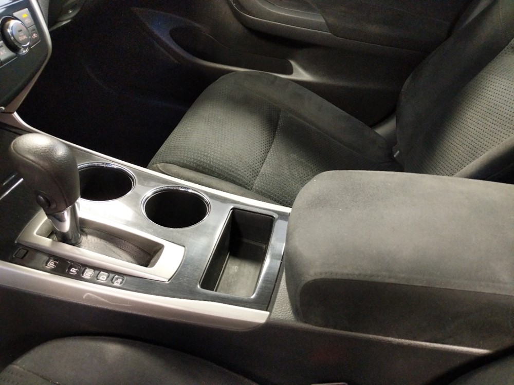 2014 Nissan Altima - Center Console/Cup Holders