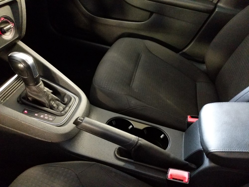 2016 Volkswagen Jetta - Center Console/Cup Holders
