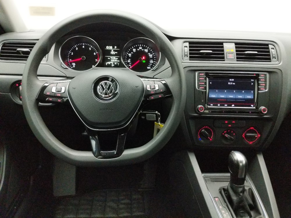 2016 Volkswagen Jetta - Driver Dash
