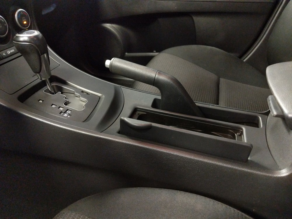 2013 Mazda Mazda3 - Center Console/Cup Holders