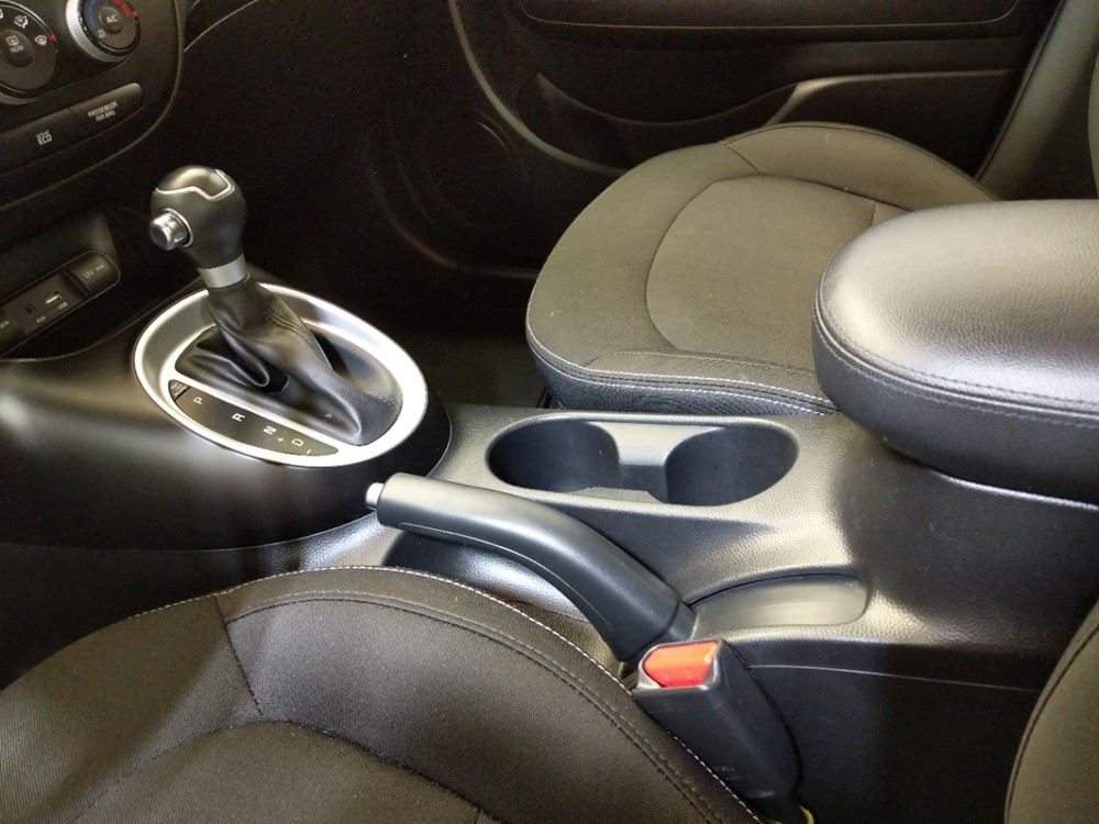 2016 Kia Soul - Center Console/Cup Holders