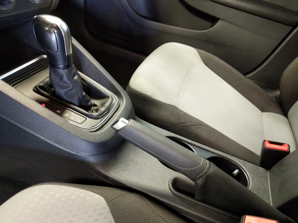 2017 Volkswagen Jetta - Center Console/Cup Holders