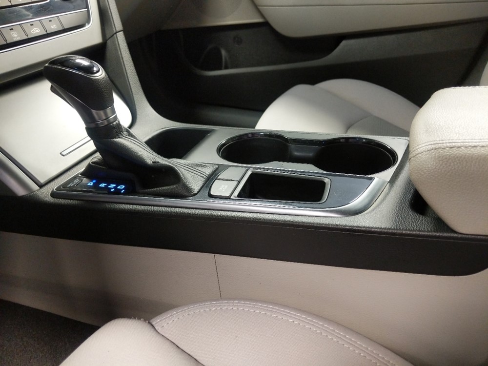2017 Hyundai Sonata - Center Console/Cup Holders