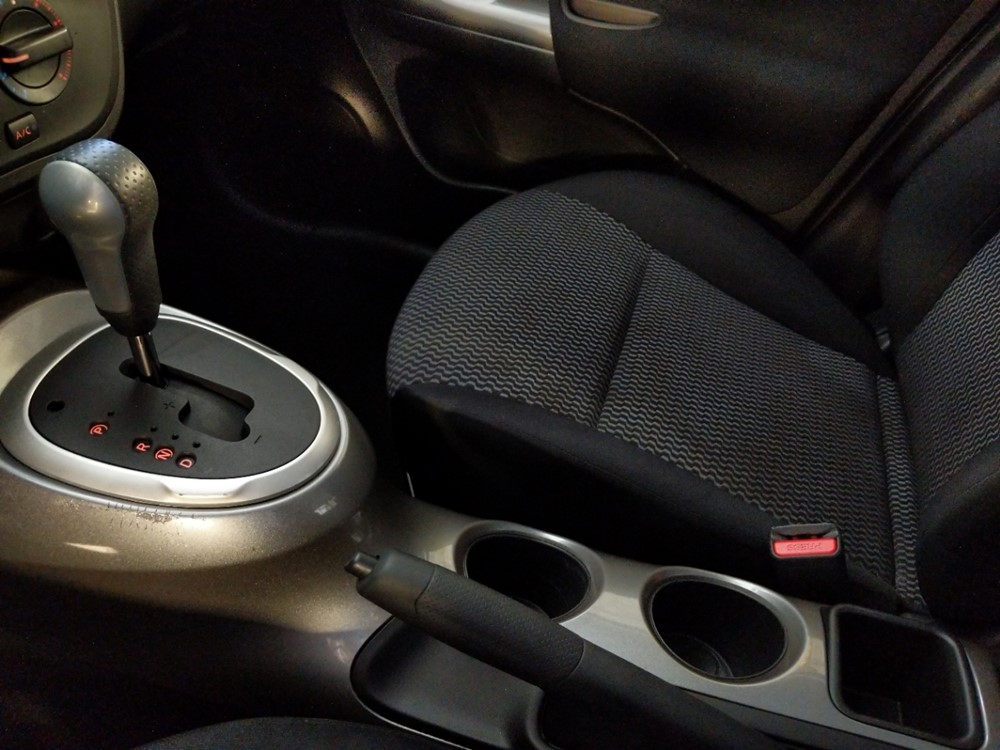2016 Nissan JUKE - Center Console/Cup Holders