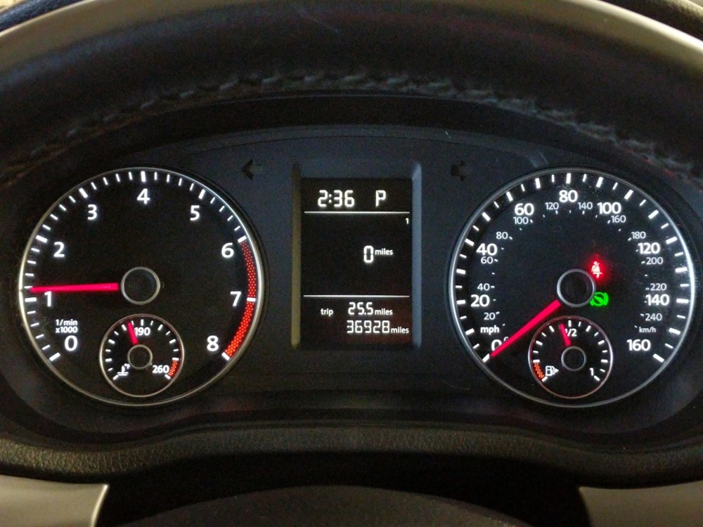 2015 Volkswagen Passat - Odometer Close Up