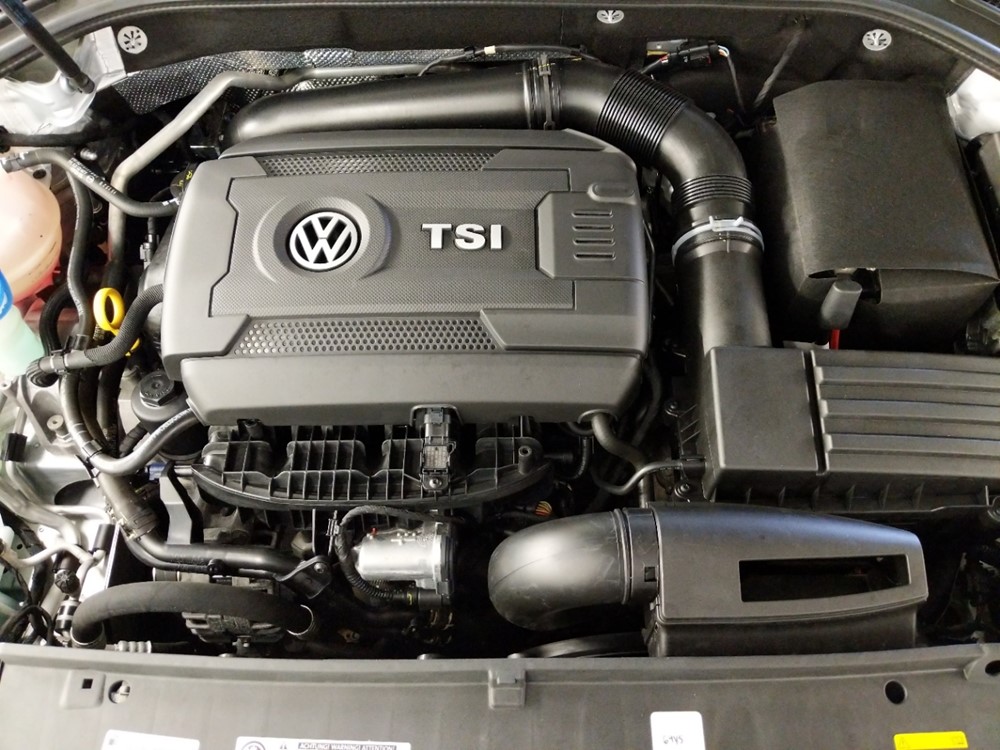 2015 Volkswagen Passat - Engine